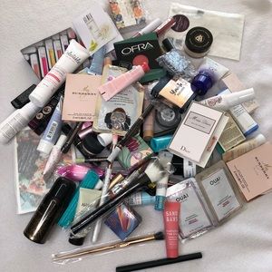 Ipsy travel cosmetic bag clutch + 4 mystery sample
